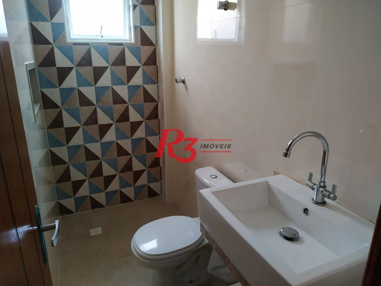 Sobrado com 3 dormitórios à venda, 1752 m² por R$ 1.250.000,01 - Boqueirão - Santos/SP