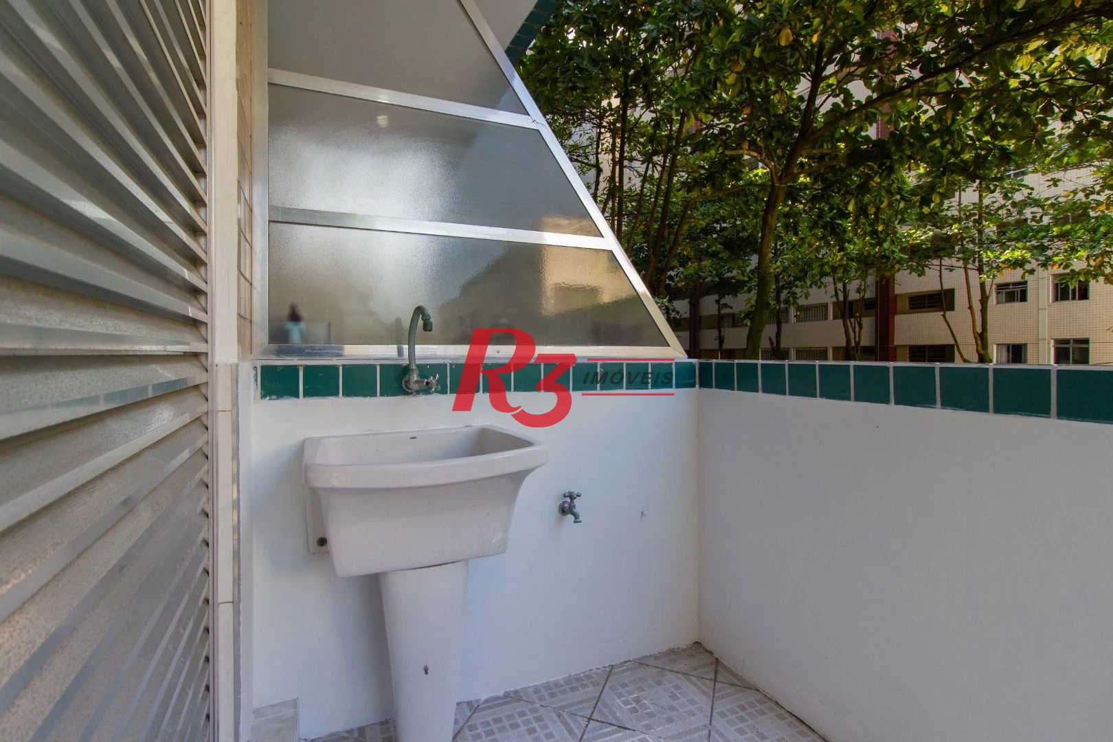Apartamento com 2 dormitórios à venda, 58 m² por R$ 550.000,00 - Pompéia - Santos/SP