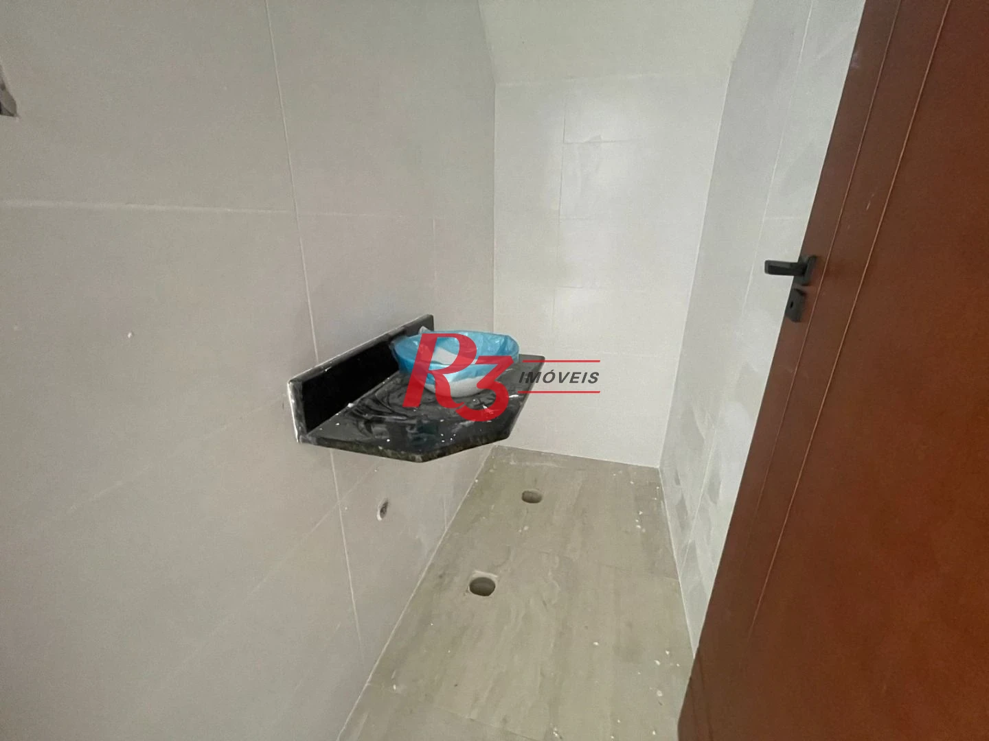 Sobrado fundos com 3 dormitórios, 1 suíte à venda, 152 m² por R$ 846.000 - Vila Belmiro - Santos/SP