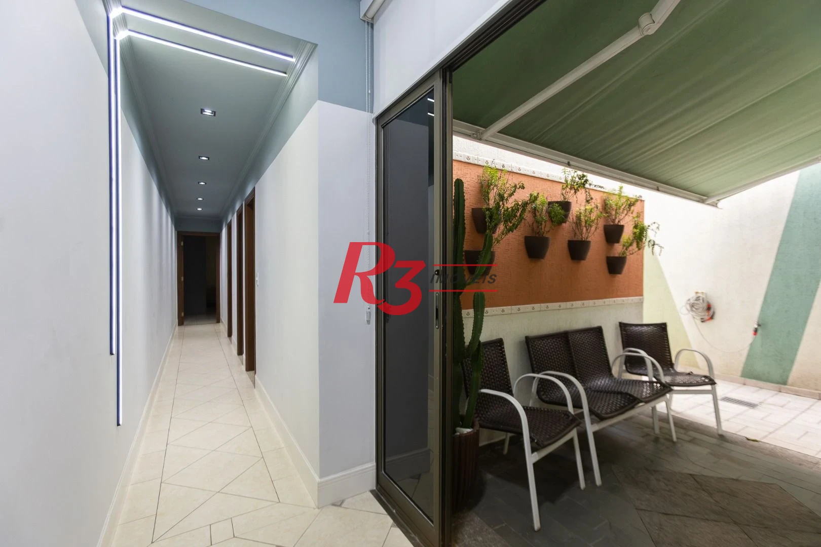 Sobrado com 3 dormitórios à venda, 189 m² por R$ 1.500.000,00 - Campo Grande - Santos/SP