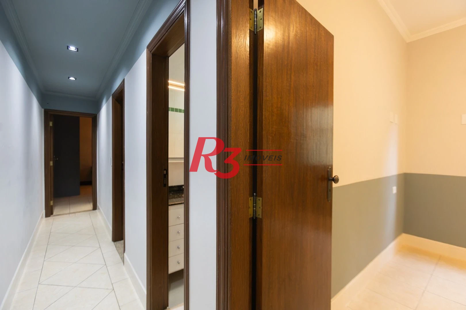 Sobrado com 3 dormitórios à venda, 189 m² por R$ 1.500.000,00 - Campo Grande - Santos/SP
