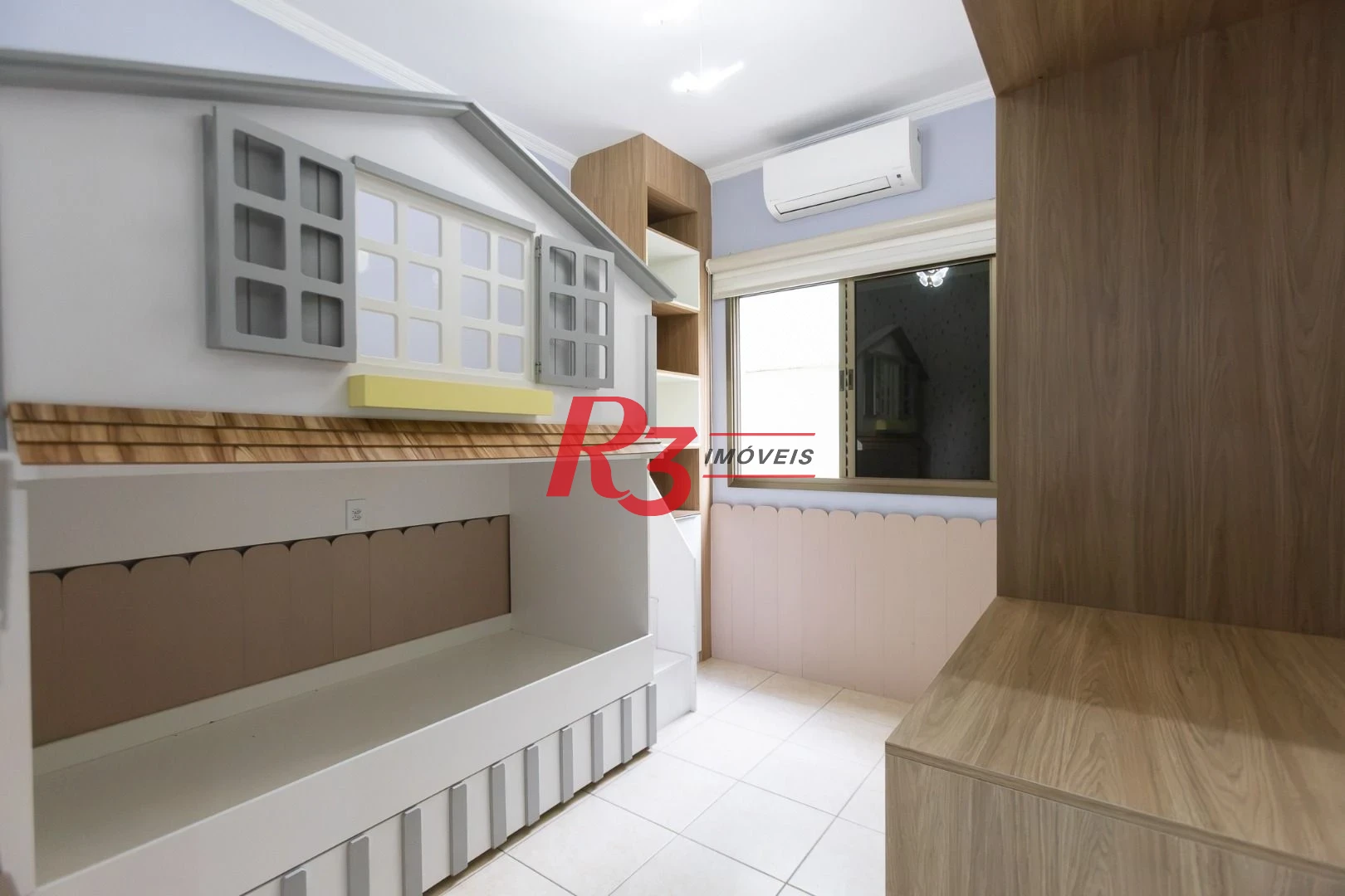 Sobrado com 3 dormitórios à venda, 189 m² por R$ 1.500.000,00 - Campo Grande - Santos/SP
