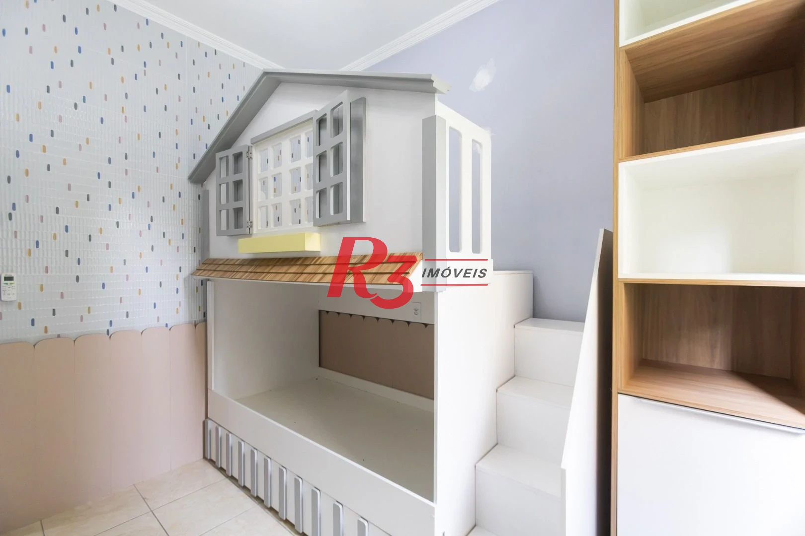 Sobrado com 3 dormitórios à venda, 189 m² por R$ 1.500.000,00 - Campo Grande - Santos/SP