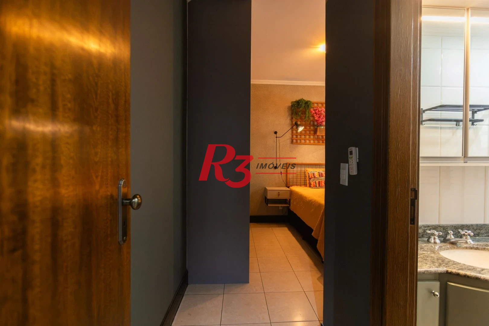 Sobrado com 3 dormitórios à venda, 189 m² por R$ 1.500.000,00 - Campo Grande - Santos/SP