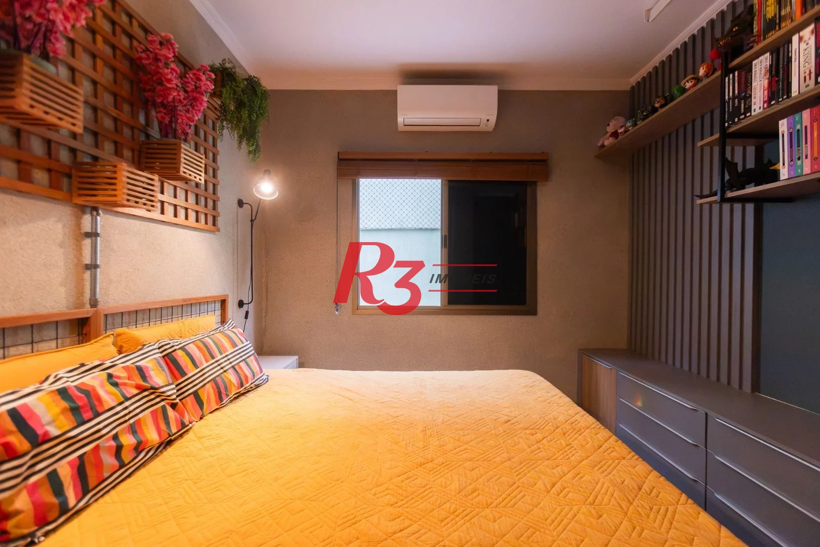 Sobrado com 3 dormitórios à venda, 189 m² por R$ 1.500.000,00 - Campo Grande - Santos/SP