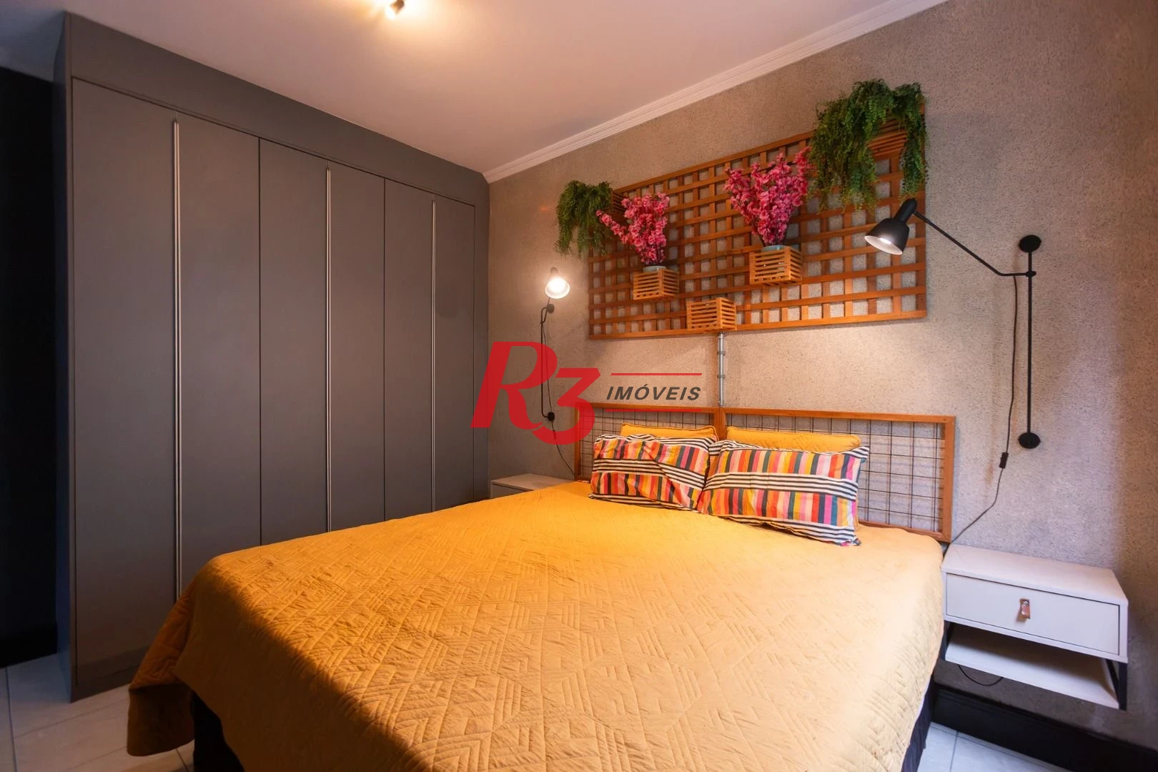 Sobrado com 3 dormitórios à venda, 189 m² por R$ 1.500.000,00 - Campo Grande - Santos/SP