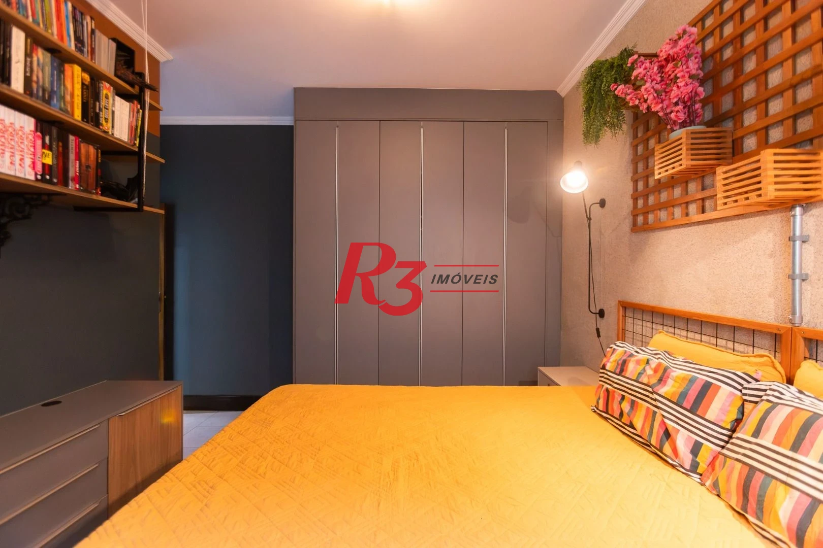 Sobrado com 3 dormitórios à venda, 189 m² por R$ 1.500.000,00 - Campo Grande - Santos/SP
