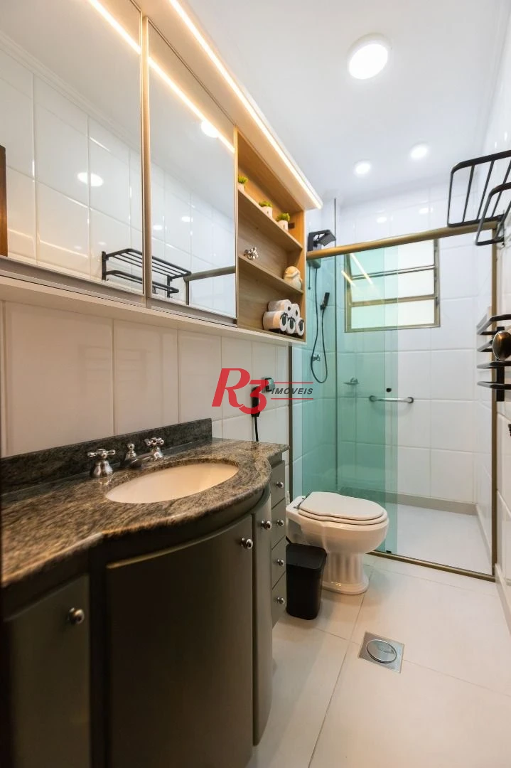 Sobrado com 3 dormitórios à venda, 189 m² por R$ 1.500.000,00 - Campo Grande - Santos/SP