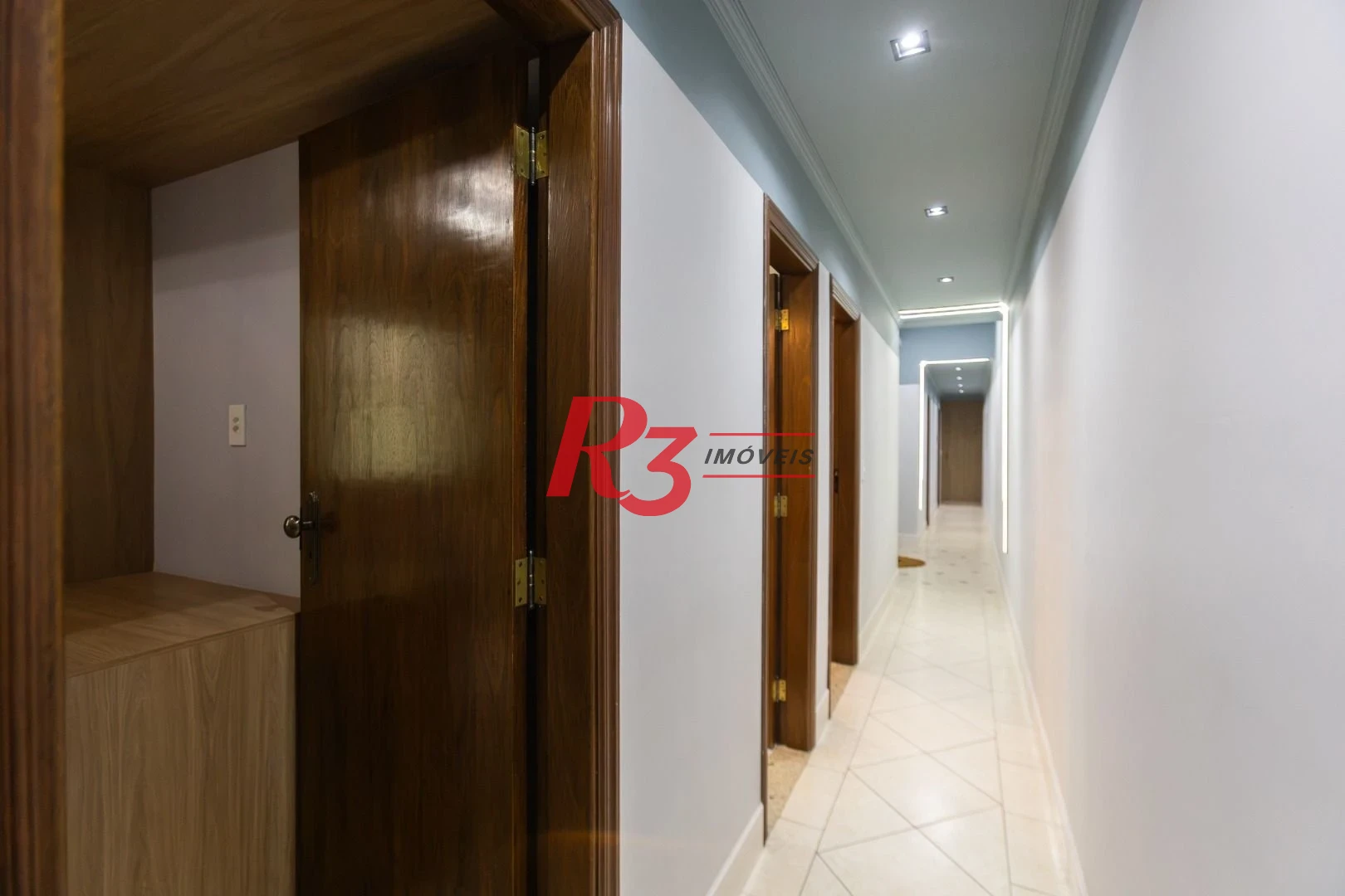 Sobrado com 3 dormitórios à venda, 189 m² por R$ 1.500.000,00 - Campo Grande - Santos/SP