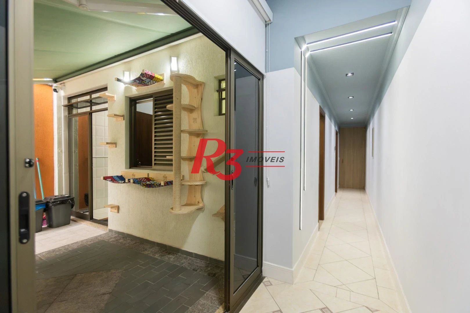 Sobrado com 3 dormitórios à venda, 189 m² por R$ 1.500.000,00 - Campo Grande - Santos/SP