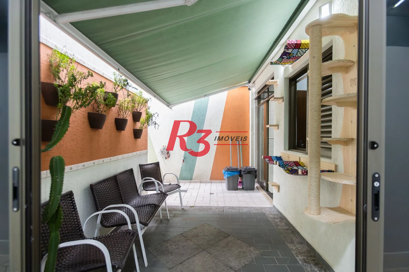 Sobrado com 3 dormitórios à venda, 189 m² por R$ 1.500.000,00 - Campo Grande - Santos/SP