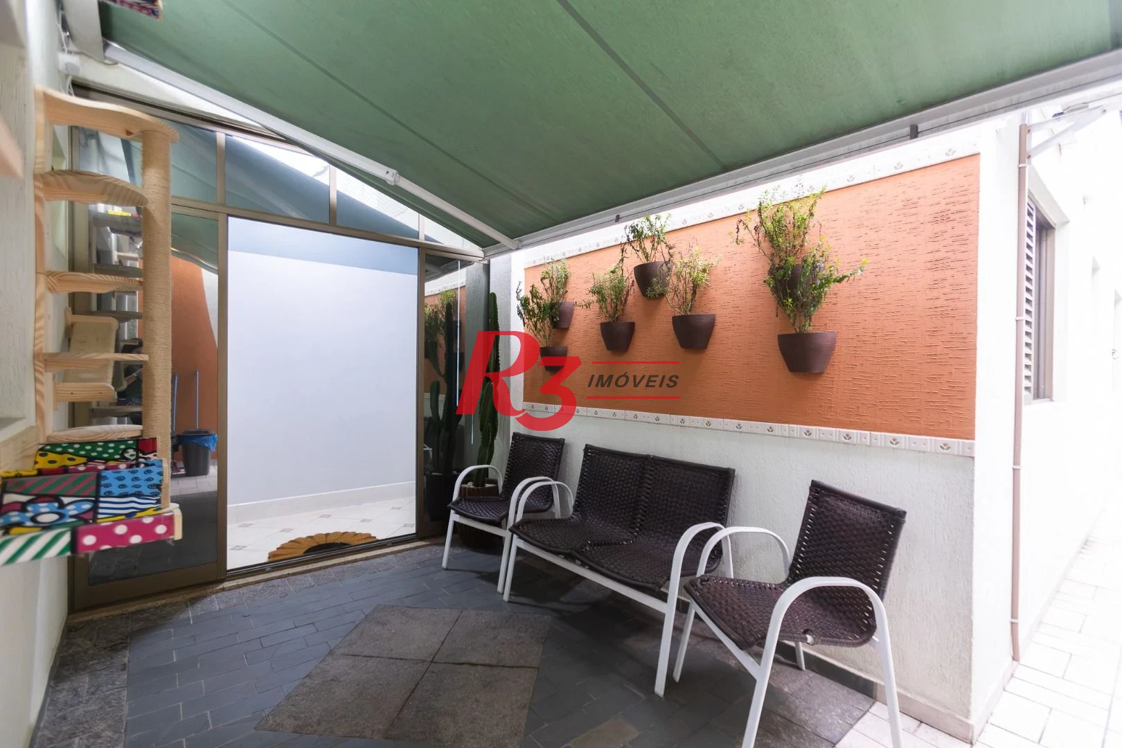 Sobrado com 3 dormitórios à venda, 189 m² por R$ 1.500.000,00 - Campo Grande - Santos/SP