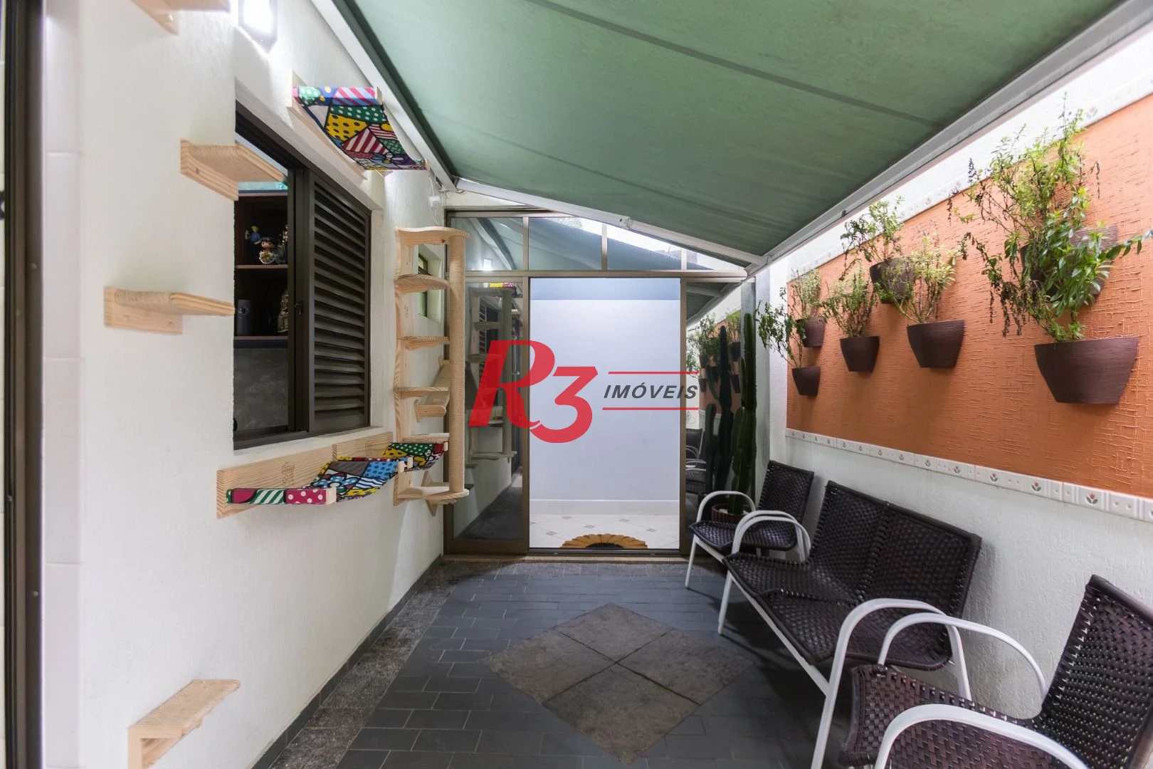 Sobrado com 3 dormitórios à venda, 189 m² por R$ 1.500.000,00 - Campo Grande - Santos/SP