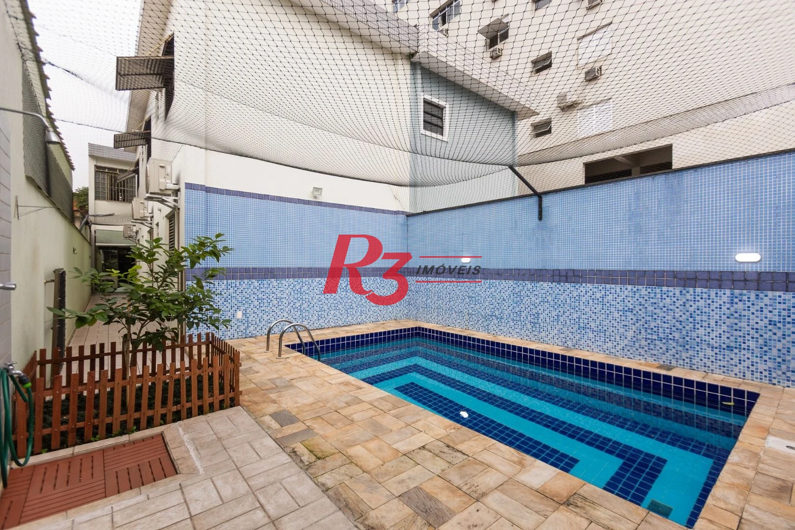 Sobrado com 3 dormitórios à venda, 189 m² por R$ 1.500.000,00 - Campo Grande - Santos/SP