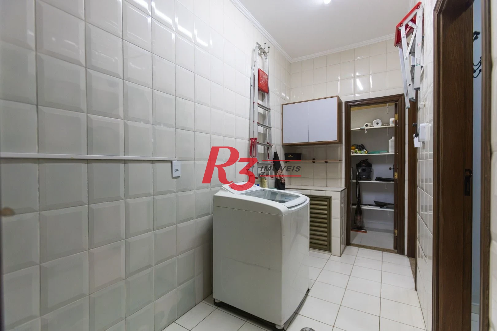 Sobrado com 3 dormitórios à venda, 189 m² por R$ 1.500.000,00 - Campo Grande - Santos/SP