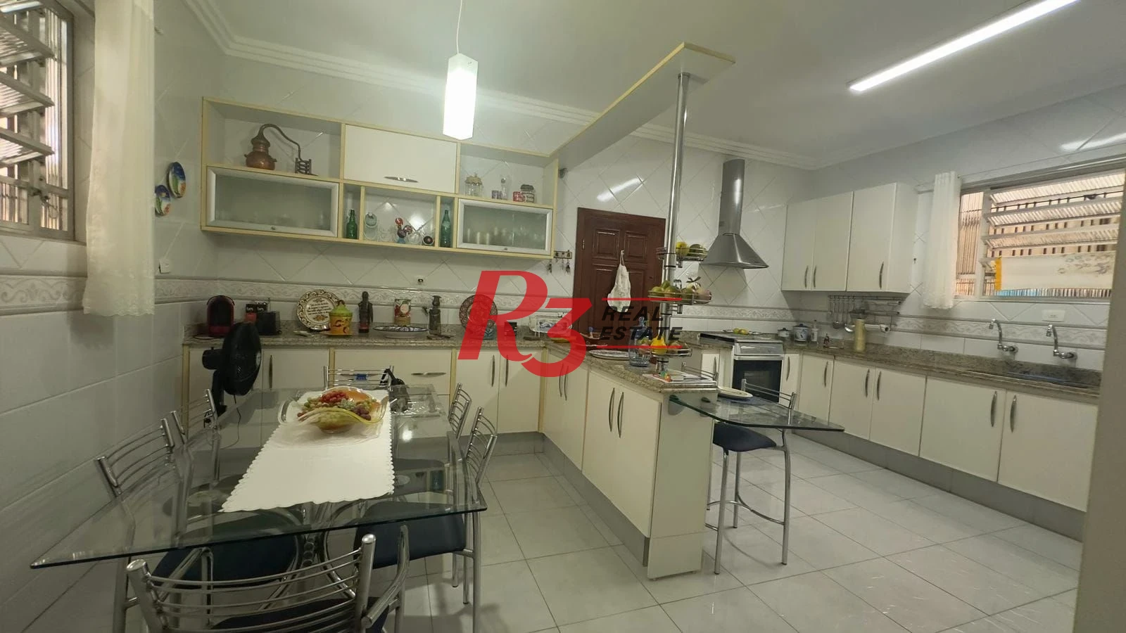 Casa com 5 dormitórios para alugar, 254 m² por R$ 15.850,00/mês - Ponta da Praia - Santos/SP