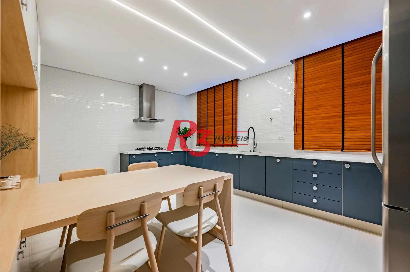 Apartamento de alto padrão com 3 suítes à venda, 234 m² por R$ 3.650.000 - Boqueirão - Santos/SP