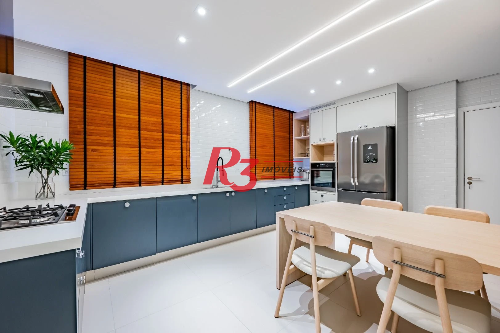 Apartamento de alto padrão com 3 suítes à venda, 234 m² por R$ 3.650.000 - Boqueirão - Santos/SP