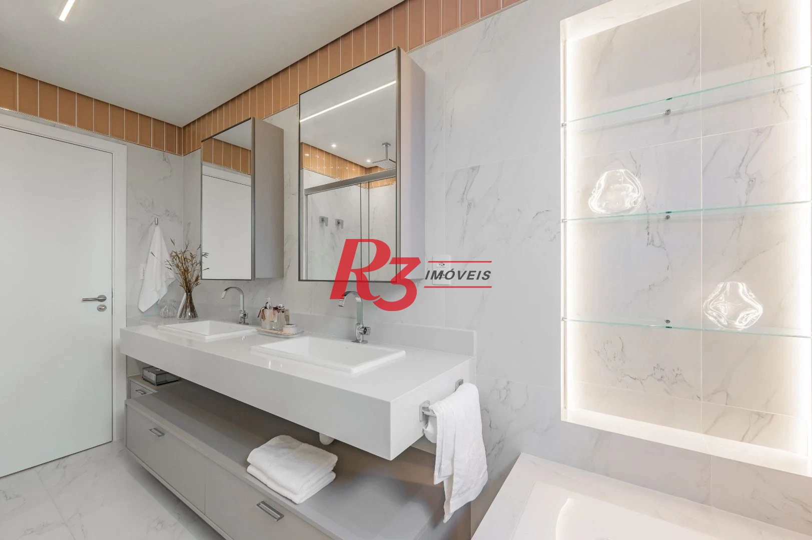 Apartamento de alto padrão com 3 suítes à venda, 234 m² por R$ 3.650.000 - Boqueirão - Santos/SP