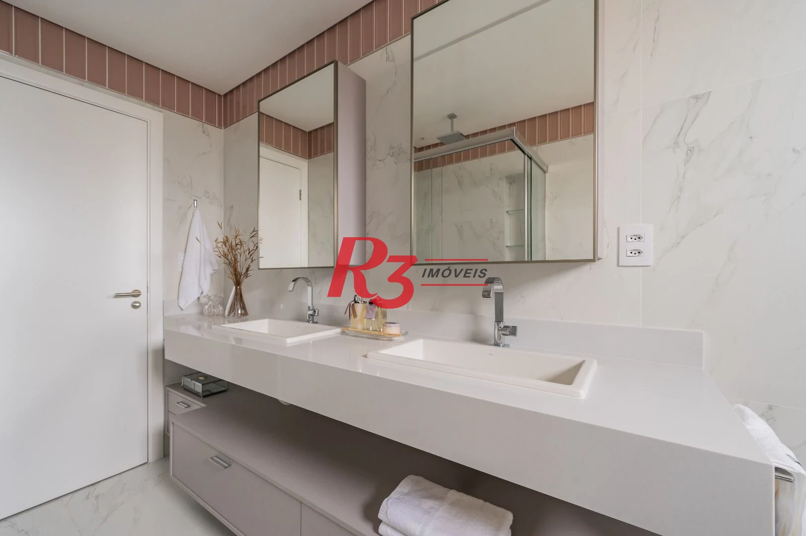 Apartamento de alto padrão com 3 suítes à venda, 234 m² por R$ 3.650.000 - Boqueirão - Santos/SP