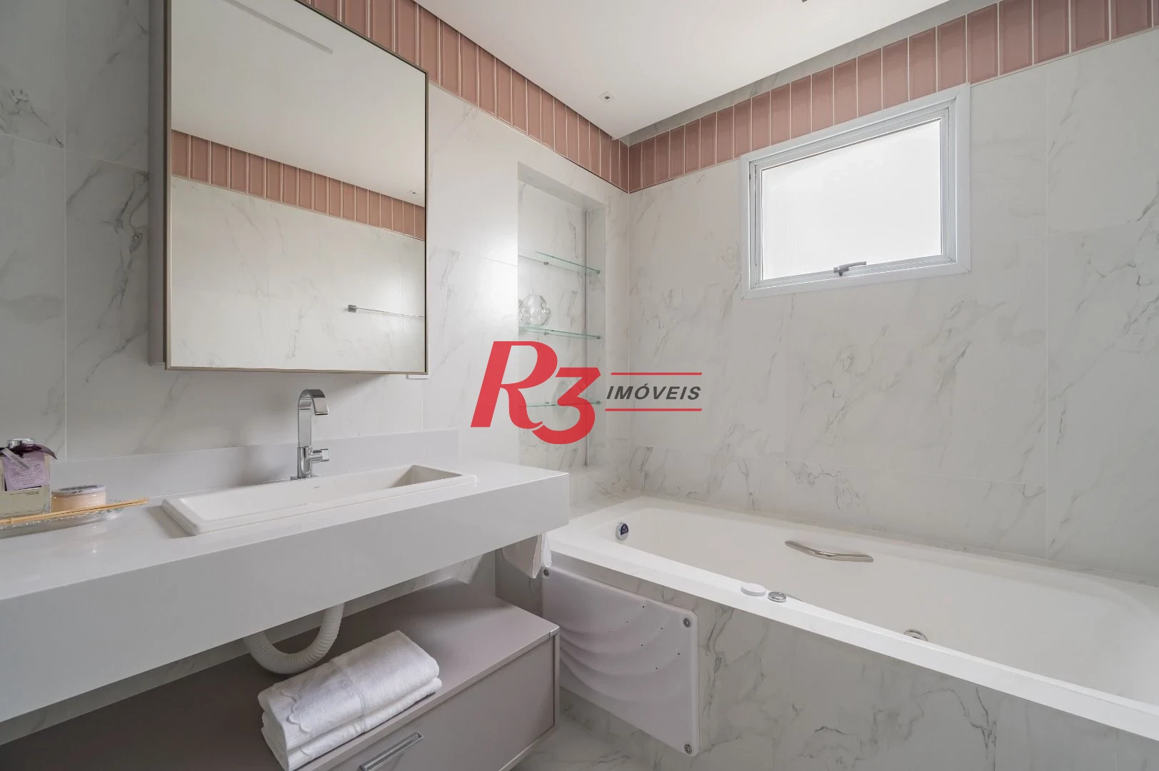 Apartamento de alto padrão com 3 suítes à venda, 234 m² por R$ 3.650.000 - Boqueirão - Santos/SP