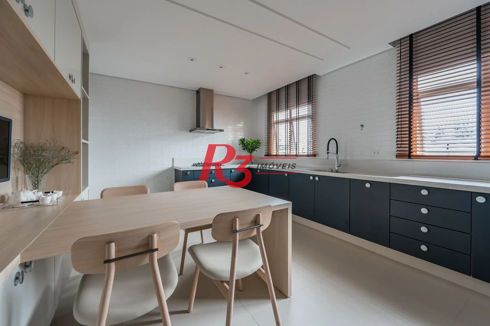 Apartamento de alto padrão com 3 suítes à venda, 234 m² por R$ 3.650.000 - Boqueirão - Santos/SP