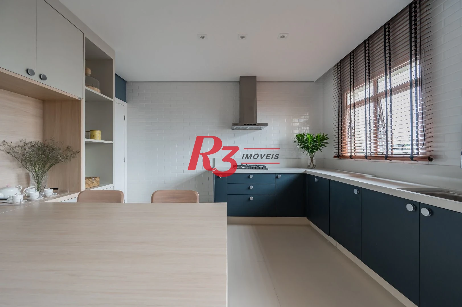 Apartamento de alto padrão com 3 suítes à venda, 234 m² por R$ 3.650.000 - Boqueirão - Santos/SP