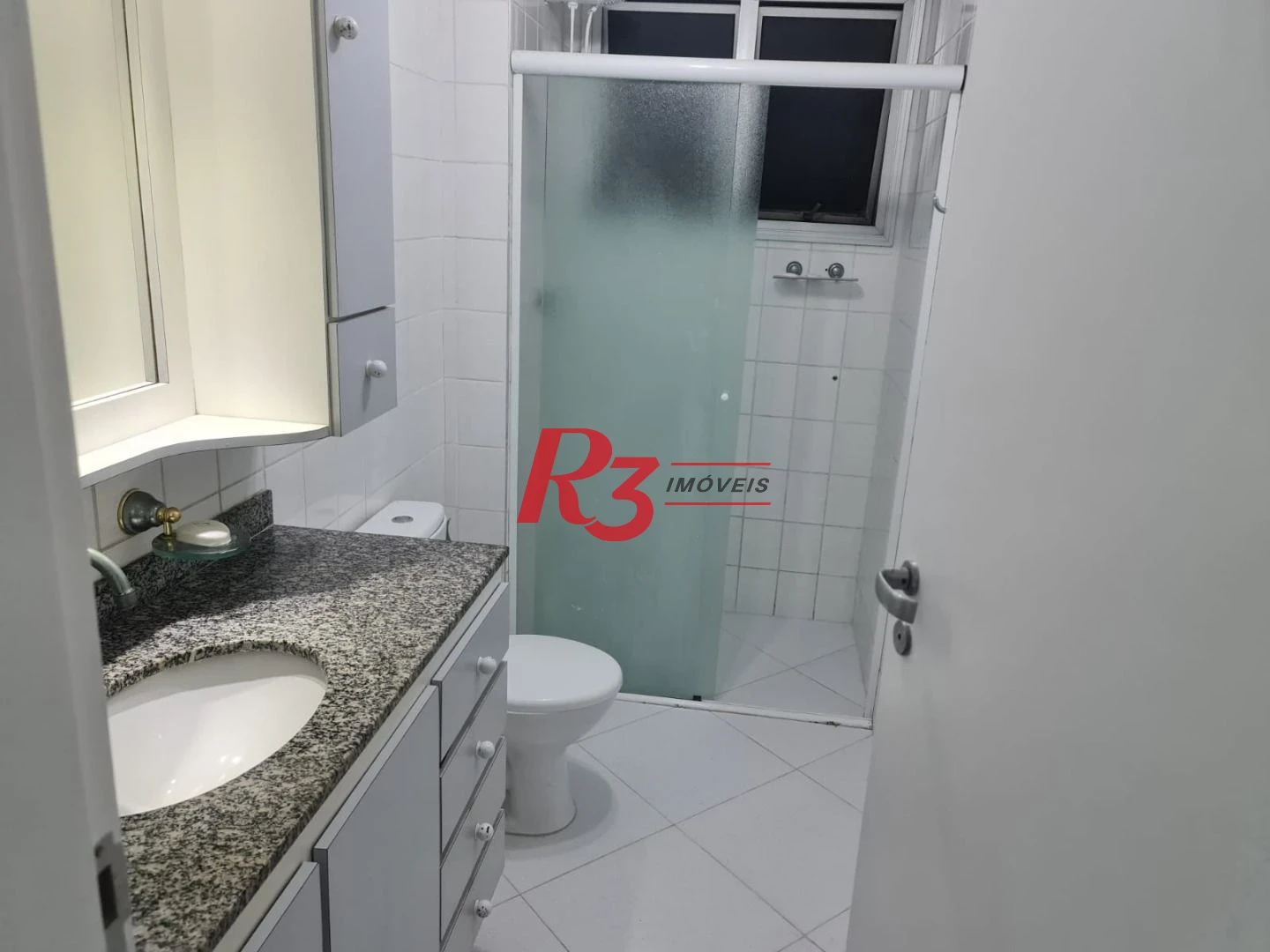 Apartamento com 2 dormitórios para alugar, 70 m² por R$ 3.000,00/mês - Itararé - São Vicente/SP