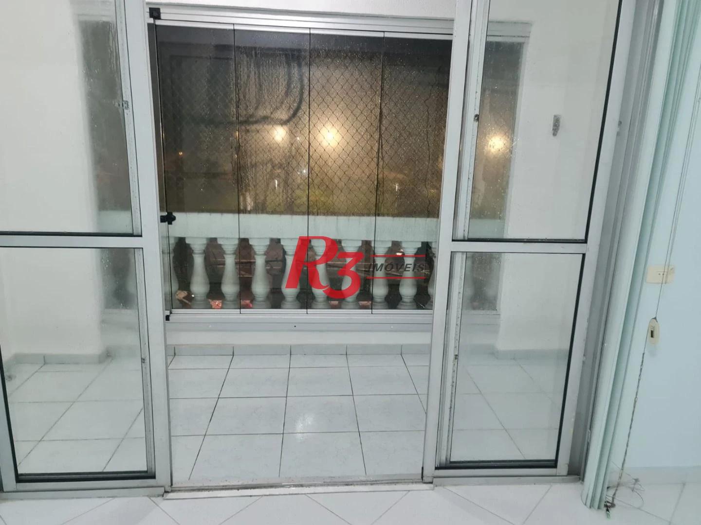 Apartamento com 2 dormitórios para alugar, 70 m² por R$ 3.000,00/mês - Itararé - São Vicente/SP