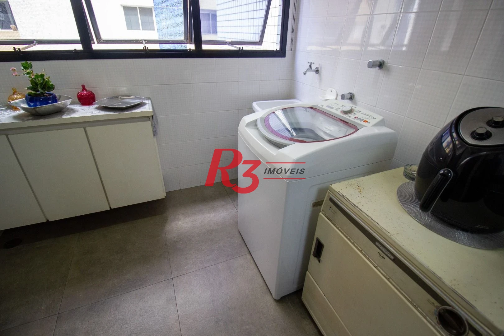 Apartamento com 3 dormitórios à venda, 124 m² por R$ 1.200.000,00 - Boqueirão - Santos/SP