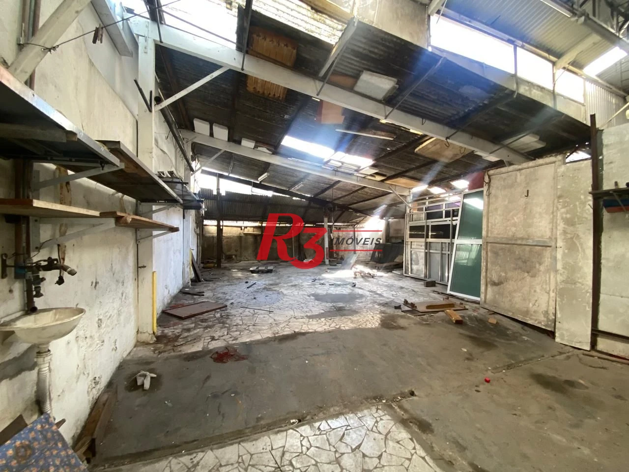 Aluga- se Galpão no bairro do Jabaquara em Santos ,$7,000 mil