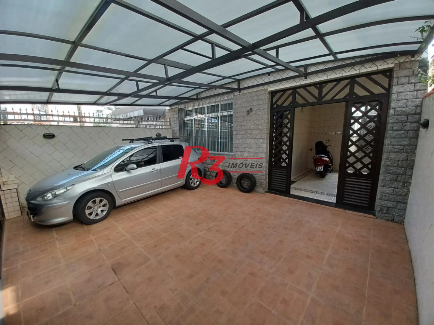 Casa com 3 dormitórios à venda, 157 m² por R$ 945.000,00 - Encruzilhada - Santos/SP