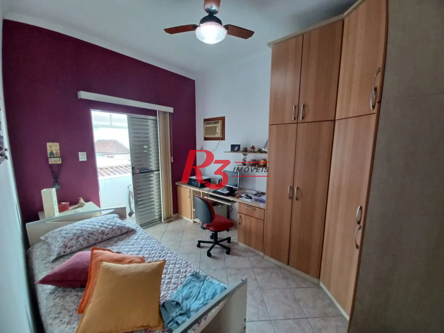 Casa com 3 dormitórios à venda, 157 m² por R$ 945.000,00 - Encruzilhada - Santos/SP