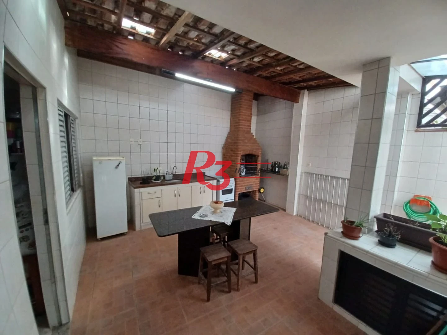 Casa com 3 dormitórios à venda, 157 m² por R$ 945.000,00 - Encruzilhada - Santos/SP