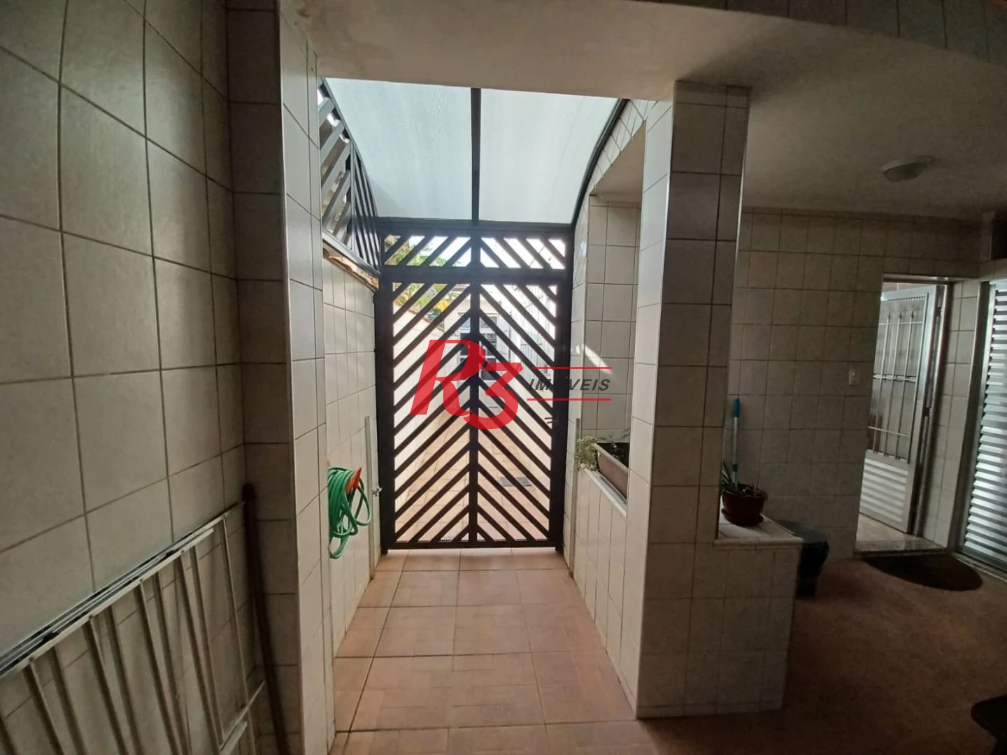 Casa com 3 dormitórios à venda, 157 m² por R$ 945.000,00 - Encruzilhada - Santos/SP