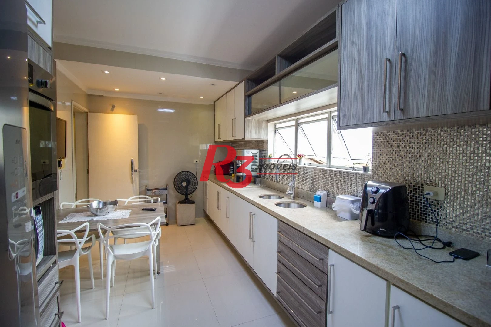 Casa com 3 dormitórios à venda, 189 m² por R$ 1.350.000,00 - Embaré - Santos/SP
