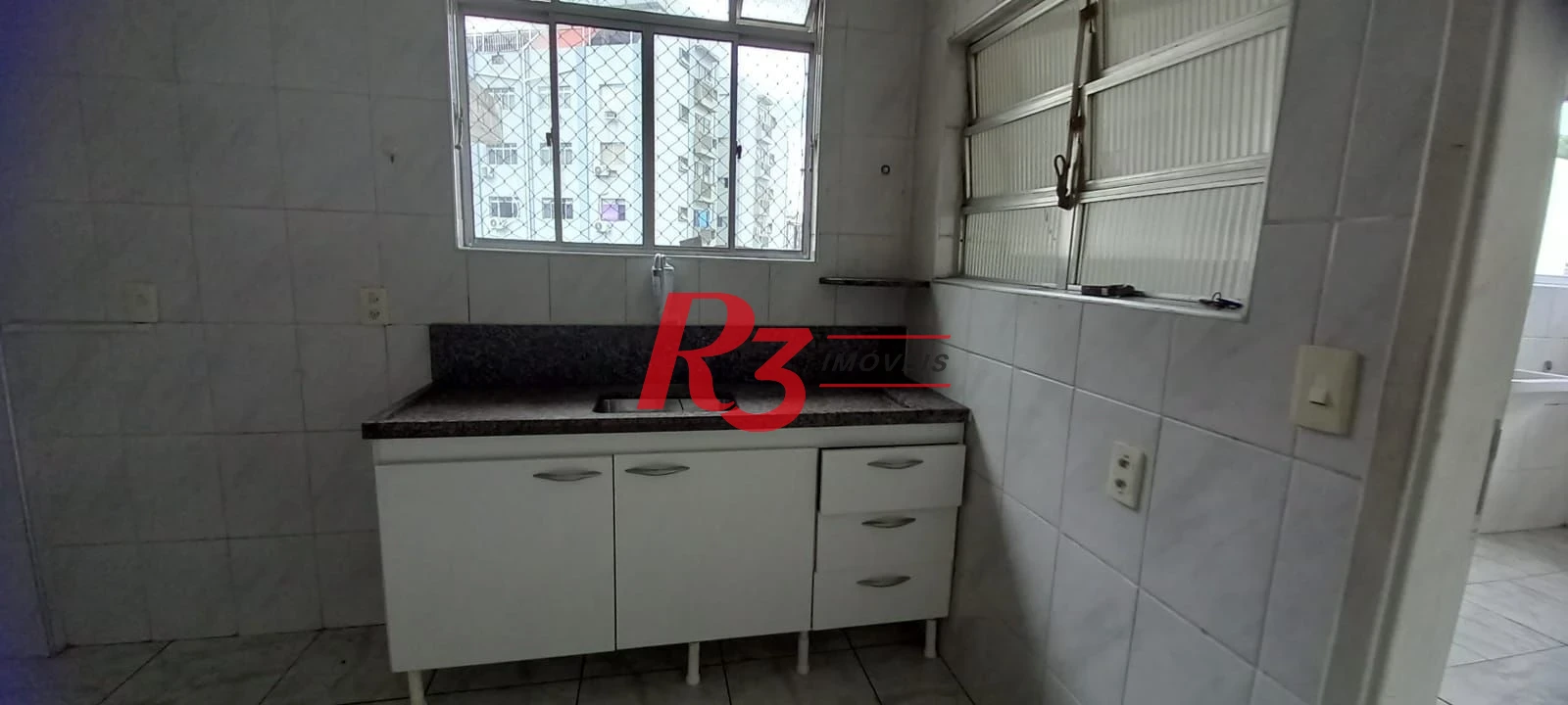 Apartamento amplo de 1 quarto à venda no Centro de São Vicente.
