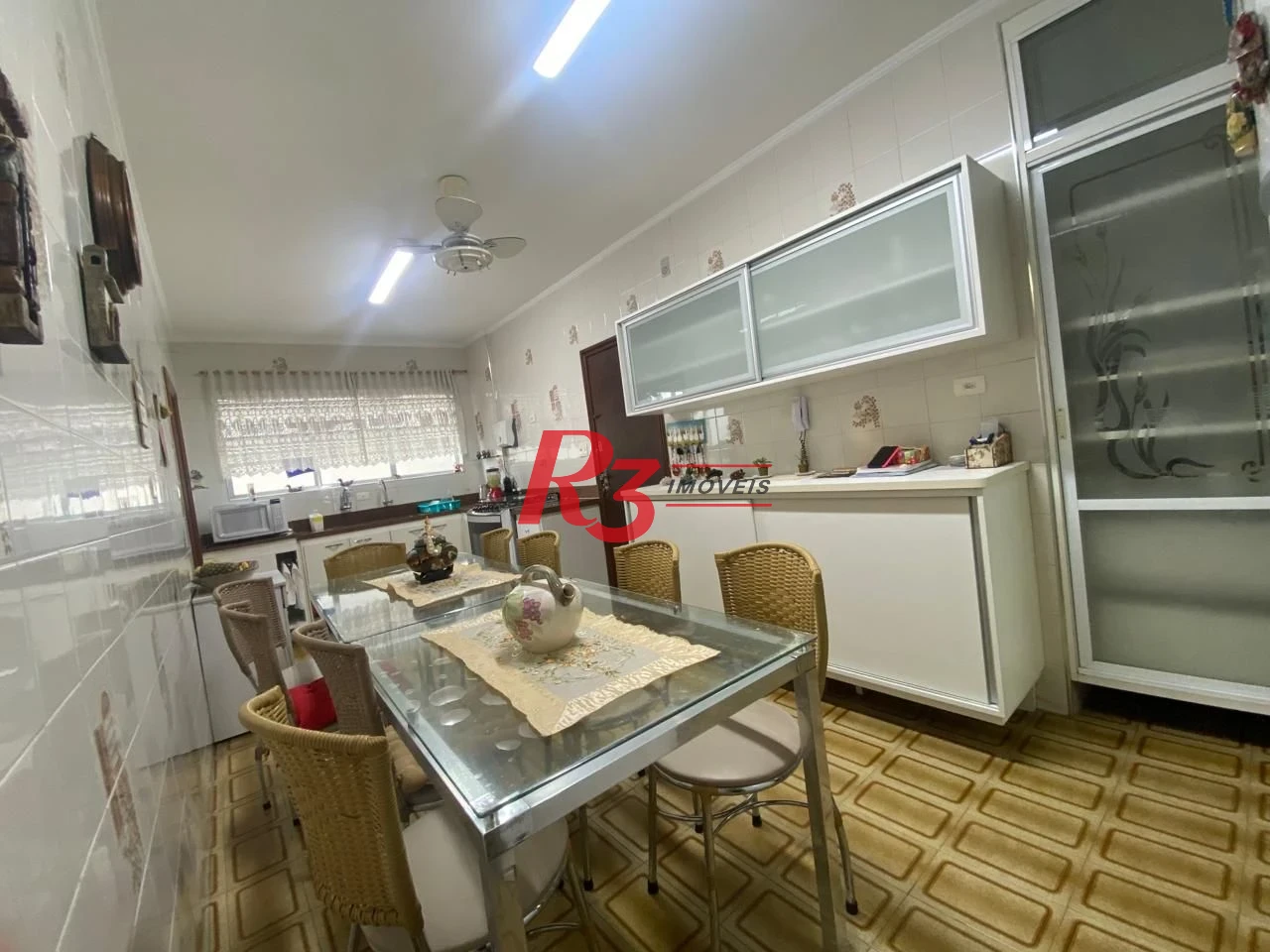 Apartamento com 4 dormitórios à venda, 184 m² por R$ 900.000,00 - Gonzaga - Santos/SP
