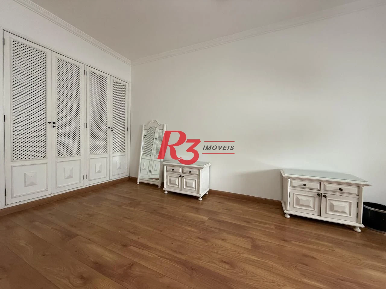 Apartamento com 2 dormitórios à venda, 100 m² por R$ 690.000,00 - Gonzaga - Santos/SP