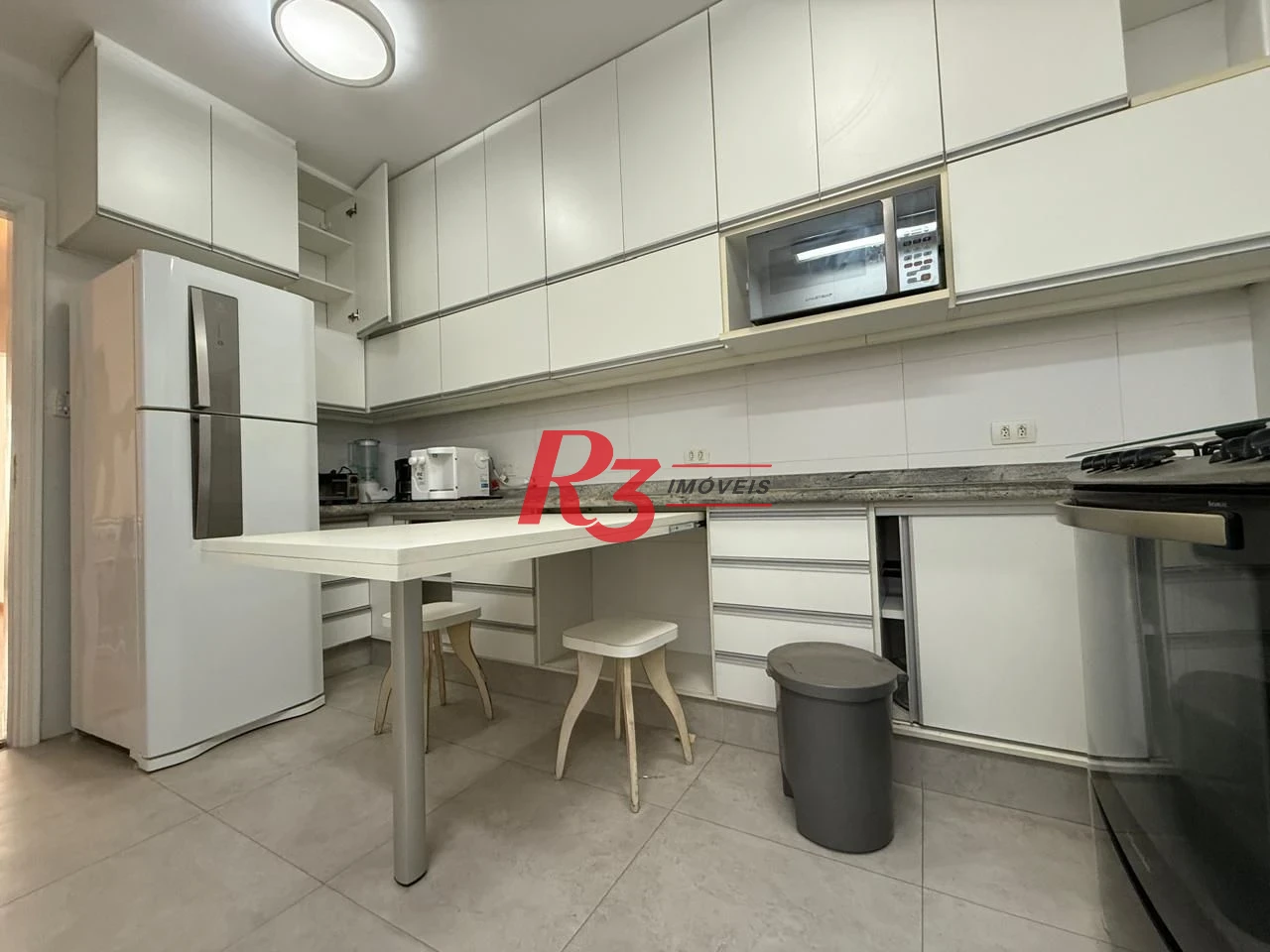 Apartamento com 2 dormitórios à venda, 100 m² por R$ 690.000,00 - Gonzaga - Santos/SP