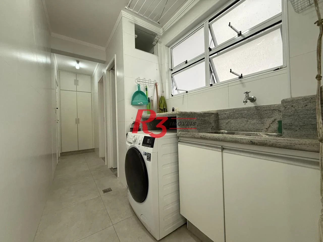 Apartamento com 2 dormitórios à venda, 100 m² por R$ 690.000,00 - Gonzaga - Santos/SP