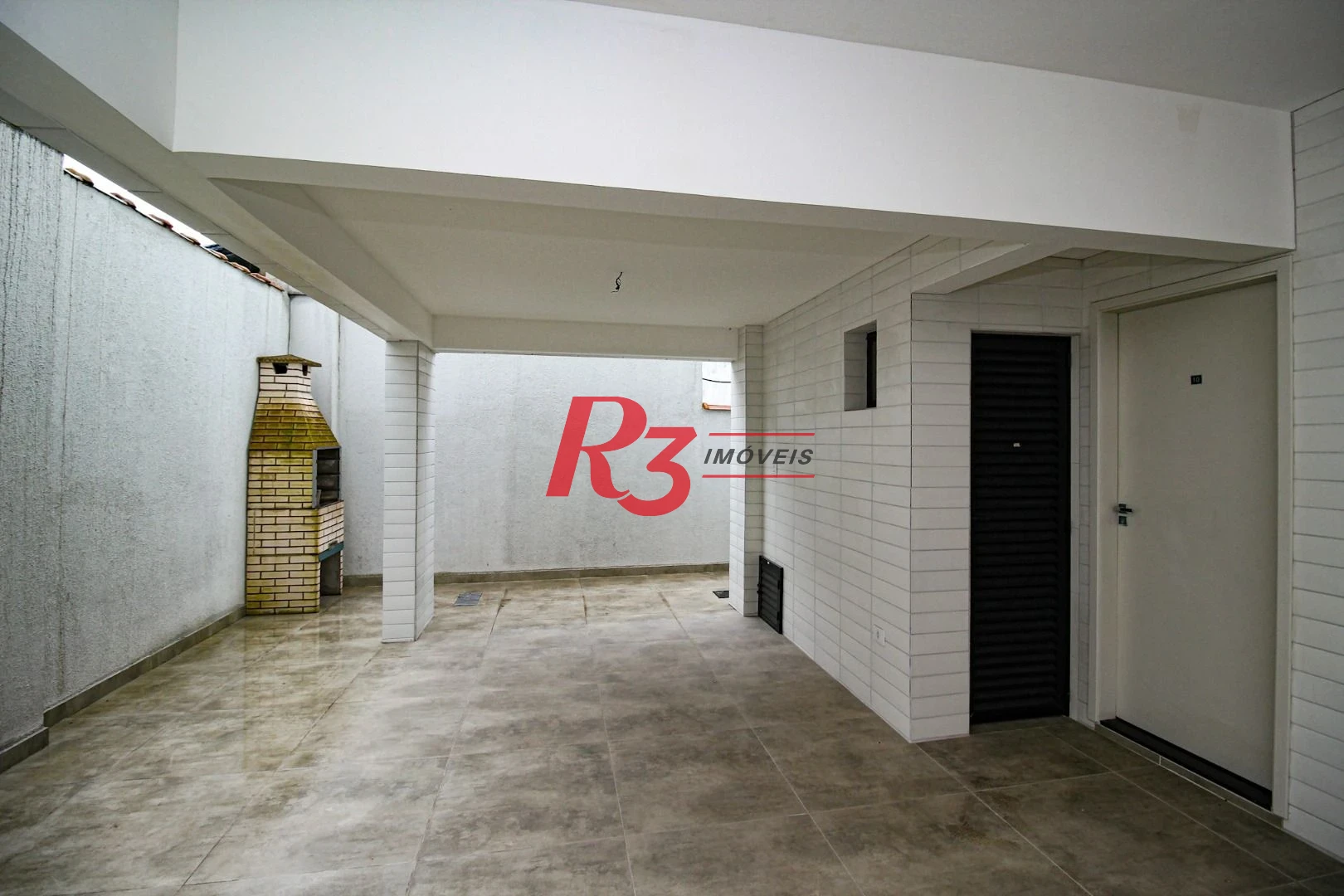 Sobrado triplex  à venda  em villagio no bairro do Macuco. 94 m², 2 suítes, vaga para 2 carros  e 1 moto e espaço com churrasqueira e quintal !!