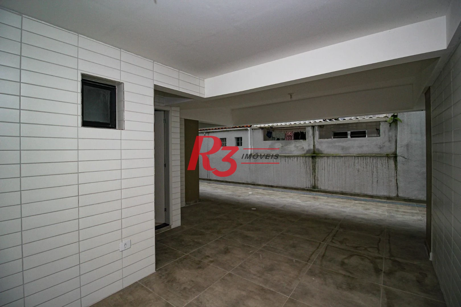 Sobrado triplex  à venda  em villagio no bairro do Macuco. 94 m², 2 suítes, vaga para carro e moto e espaço com churrasqueira !
