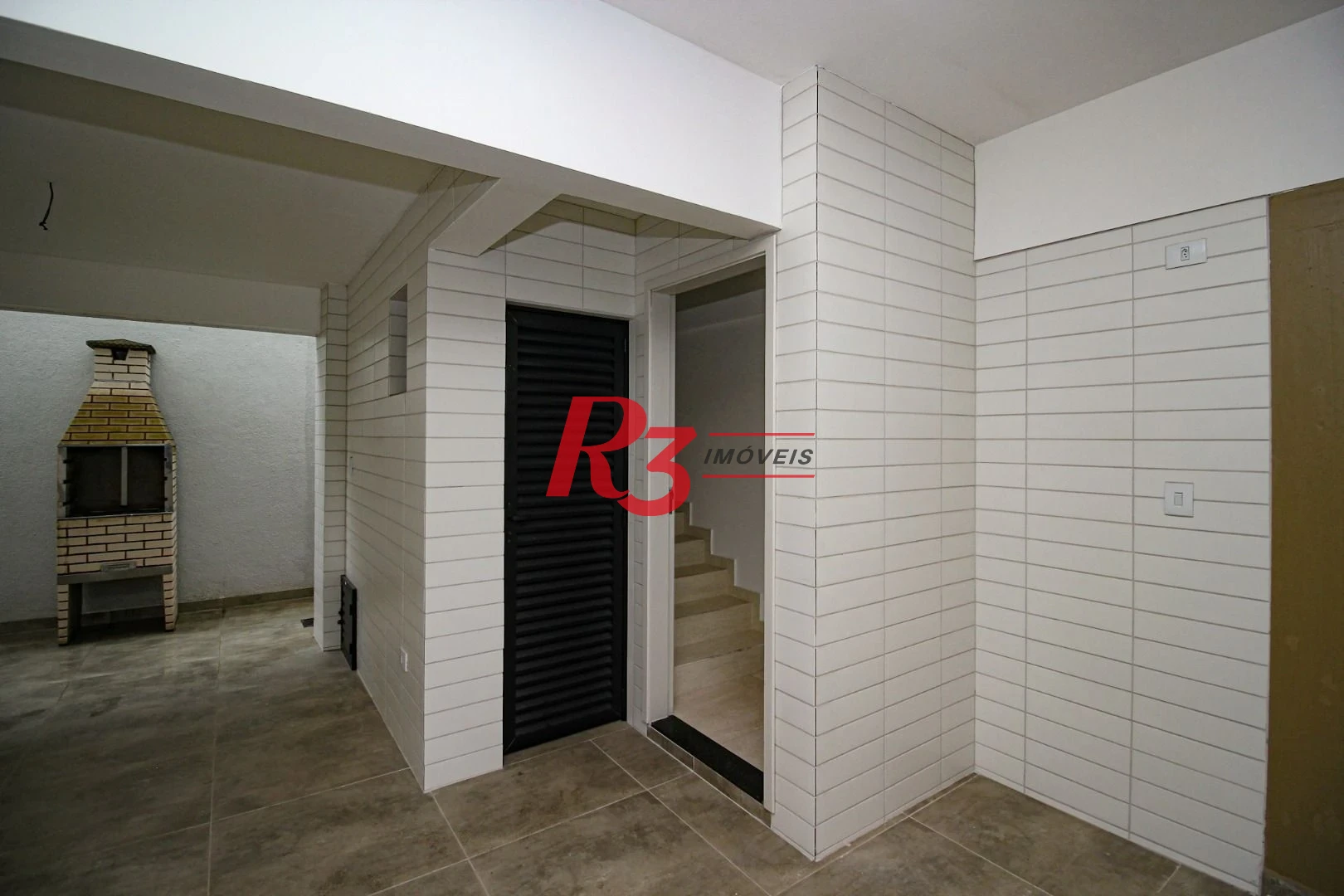 Sobrado triplex  à venda  em villagio no bairro do Macuco. 94 m², 2 suítes, vaga para carro e moto e espaço com churrasqueira !