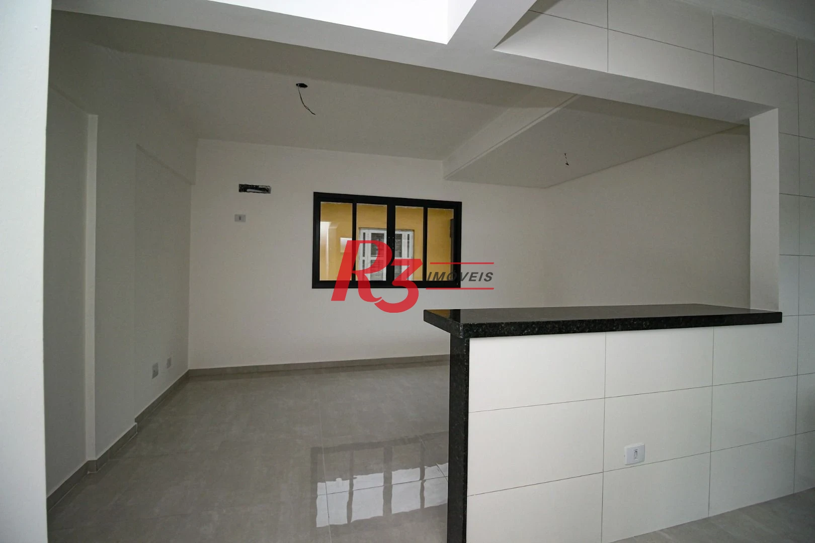 Sobrado triplex  à venda  em villagio no bairro do Macuco. 94 m², 2 suítes, vaga para carro e moto e espaço com churrasqueira !
