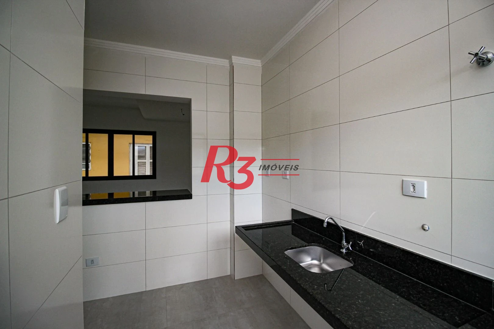 Sobrado triplex  à venda  em villagio no bairro do Macuco. 94 m², 2 suítes, vaga para carro e moto e espaço com churrasqueira !