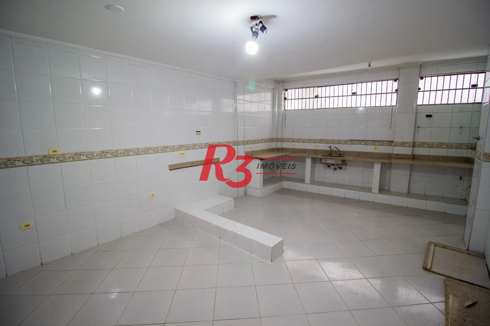 Casa para alugar, 385 m² por R$ 15.796,51/mês - Ponta da Praia - Santos/SP