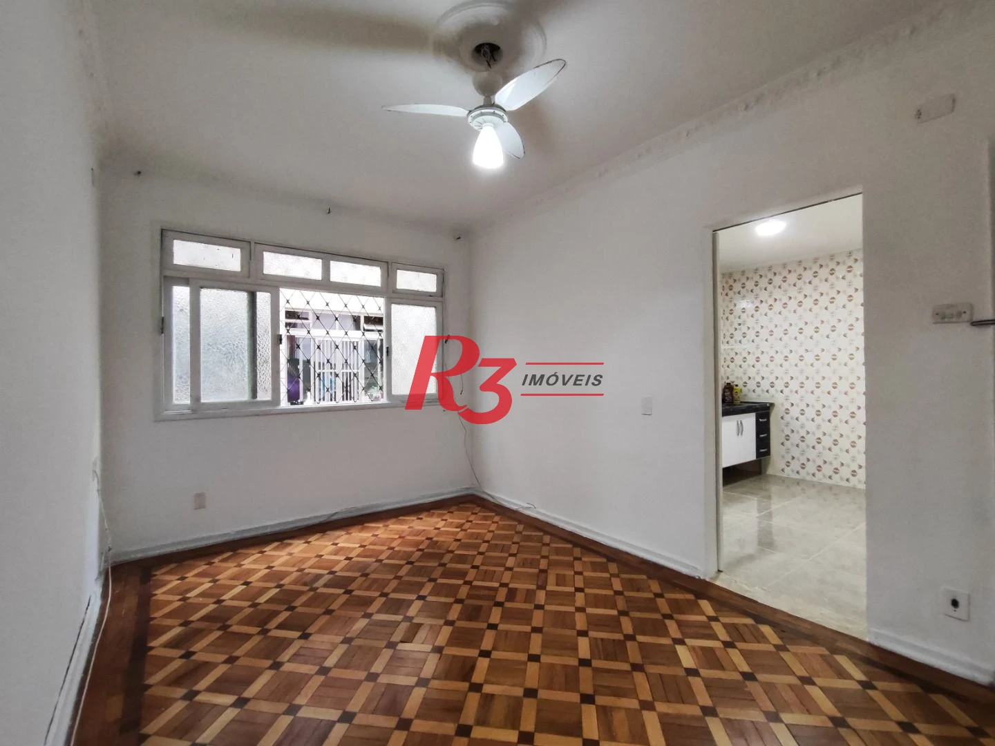 R3 REAL ESTATE VENDE! Apartamento de 2 dormitórios com 70 m² por R$ 300.000 - Marapé - Santos/SP