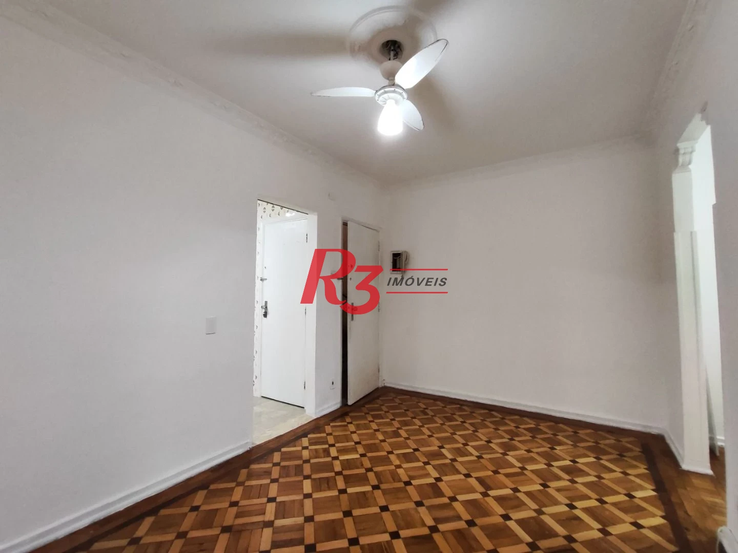 R3 REAL ESTATE VENDE! Apartamento de 2 dormitórios com 70 m² por R$ 300.000 - Marapé - Santos/SP