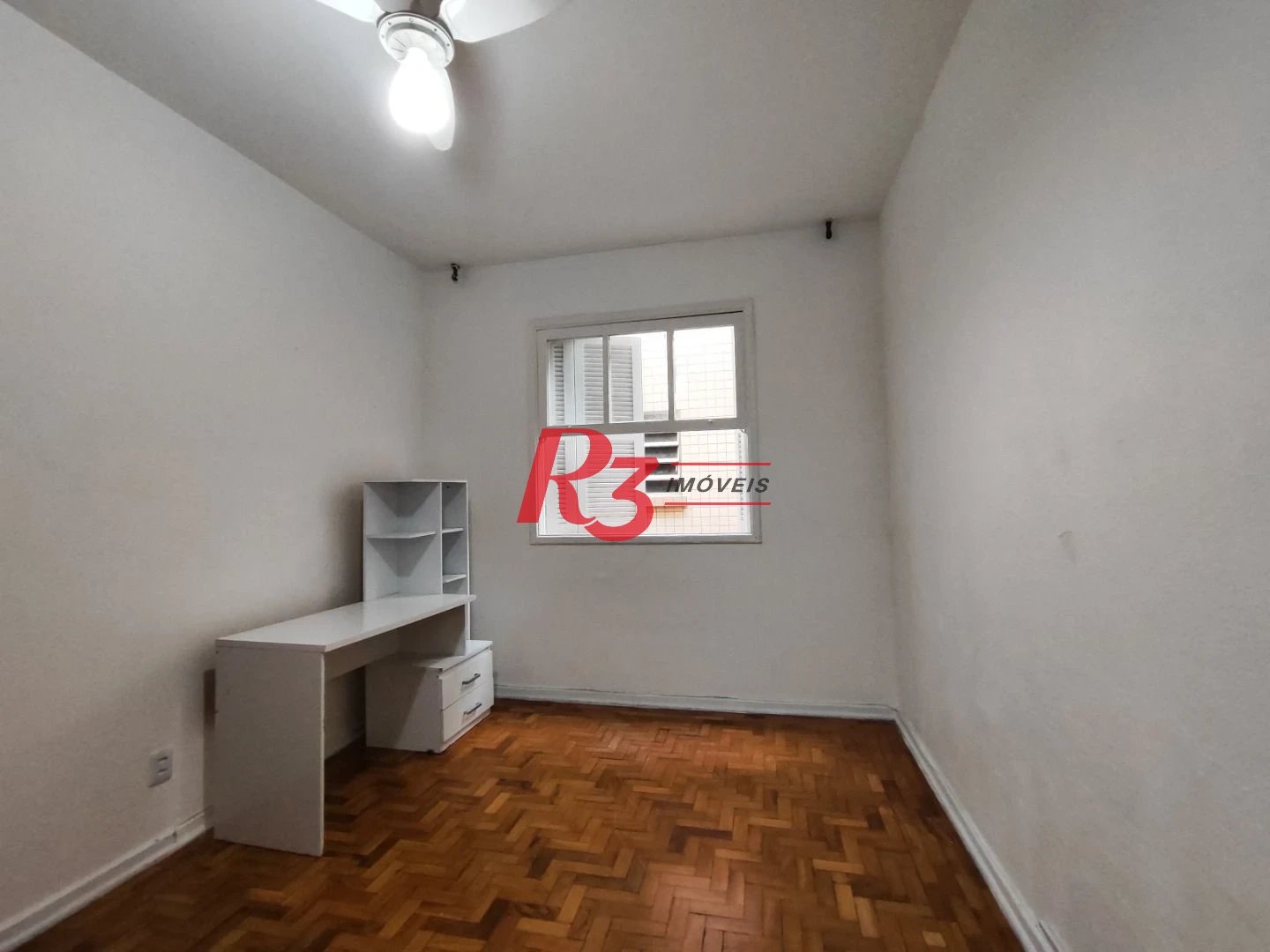 R3 REAL ESTATE VENDE! Apartamento de 2 dormitórios com 70 m² por R$ 300.000 - Marapé - Santos/SP